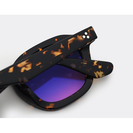Akila Logos Tokyo Tortoise Sunset