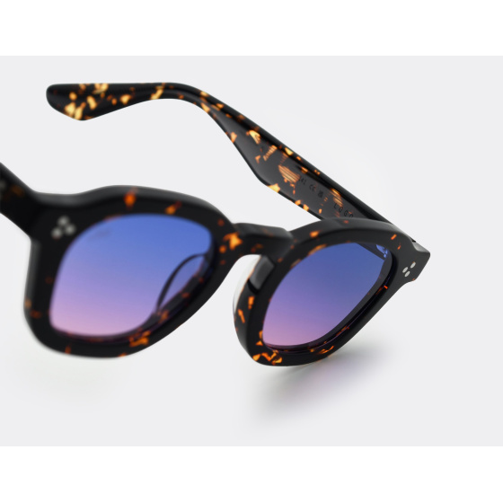 Akila Logos Tokyo Tortoise Sunset