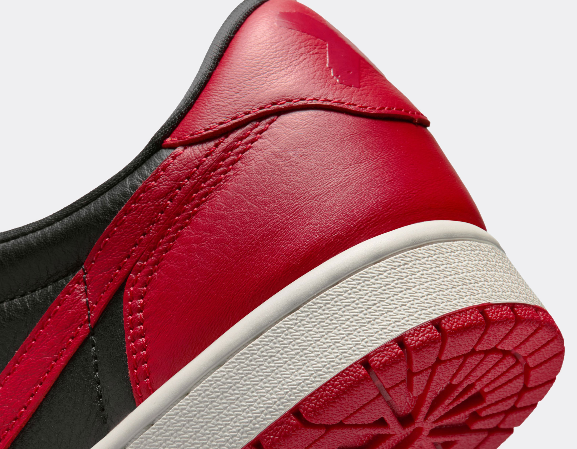 Air Jordan 1 Retro Low OG Banned IW6276-001
