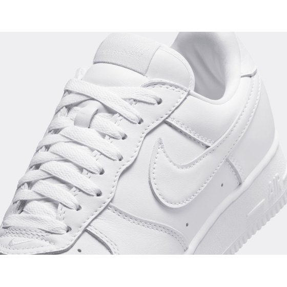 Nike Air Force 1 ’01 Triple White
